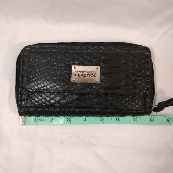 Black Kenneth Cole Reaction Wallet - Alligator Texture - Picture 1 of 4